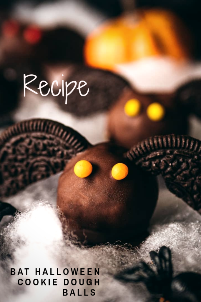 Epingle Pinterest : Bat Halloween cookie dough balls 