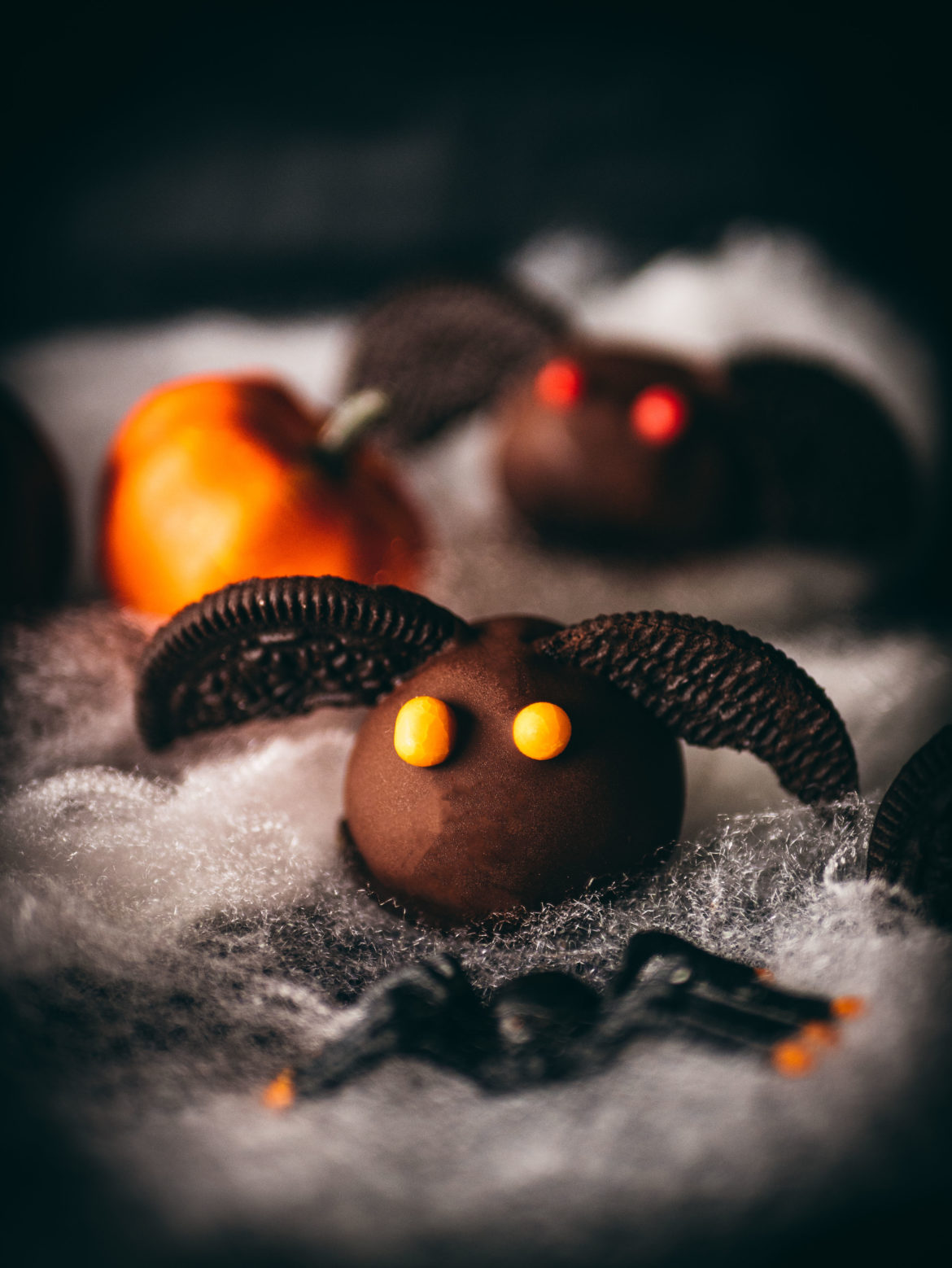 Halloween cookie dough balls en forme de chauve-souris