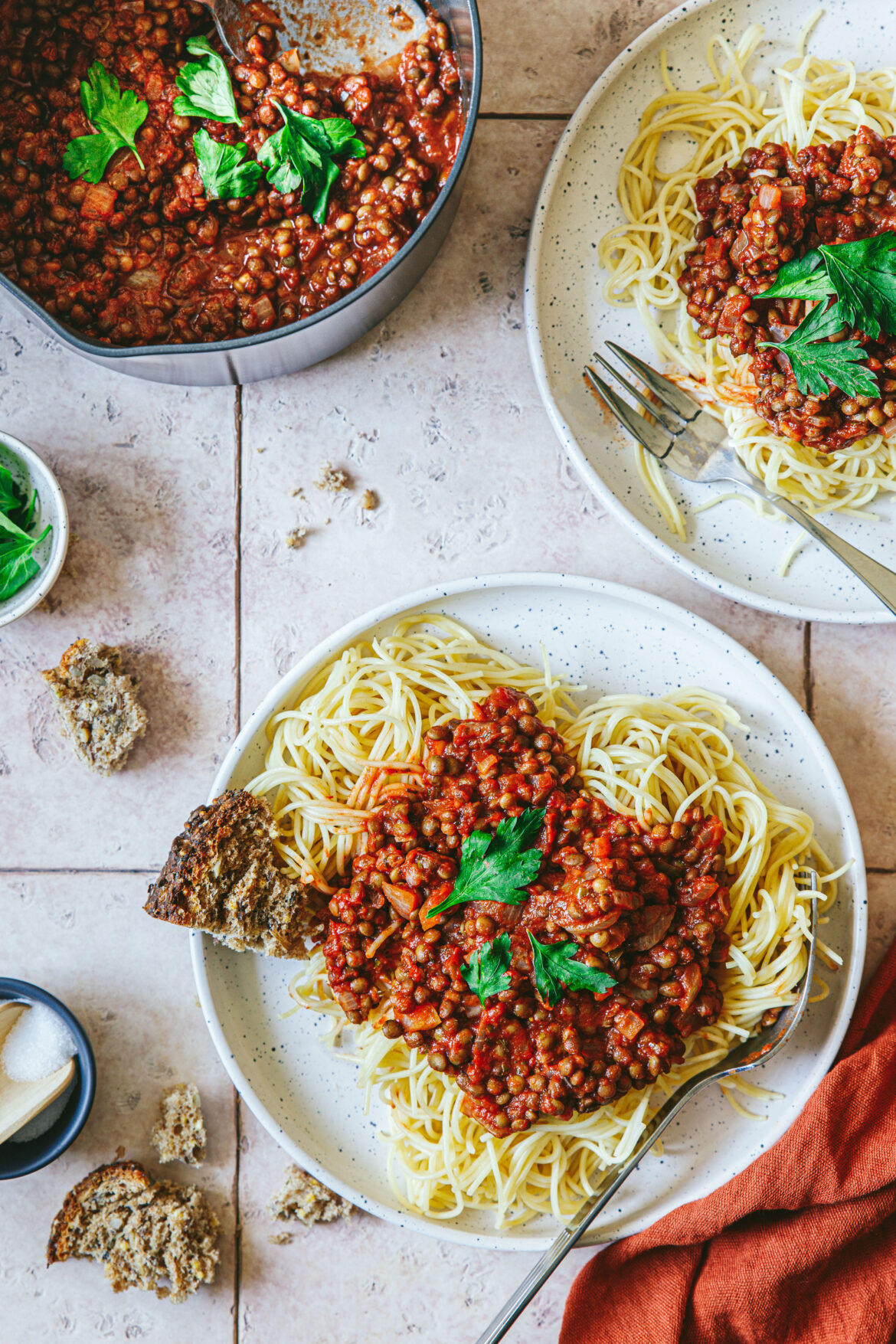Spaghetti à la bolognaise de lentilles, un plat nourrissant prêt en moins de 20mn